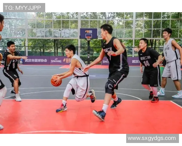 重庆篮球队与武汉篮球队赛后复盘速度对决的精彩分析与启示